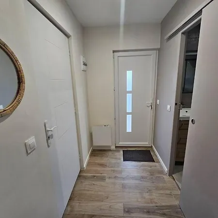 Apartament Avec Terrasse Et Tonnelle Parempuyre