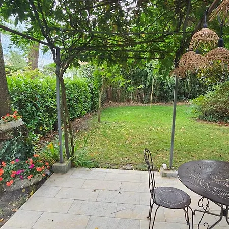 Avec Terrasse Et Tonnelle