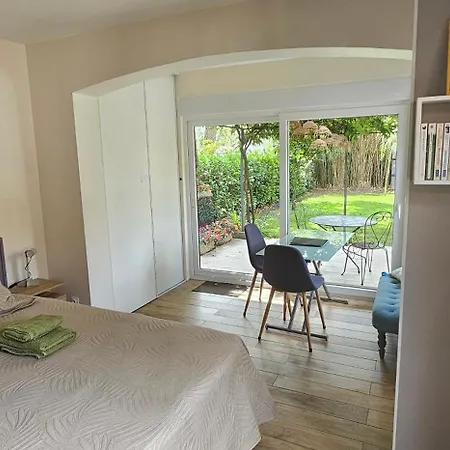 Apartament Avec Terrasse Et Tonnelle *