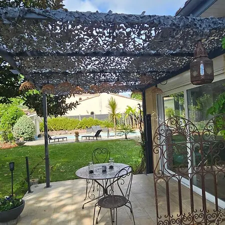 Avec Terrasse Et Tonnelle Апартаменты Parempuyre