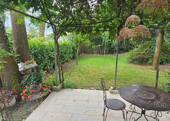 Avec Terrasse Et Tonnelle